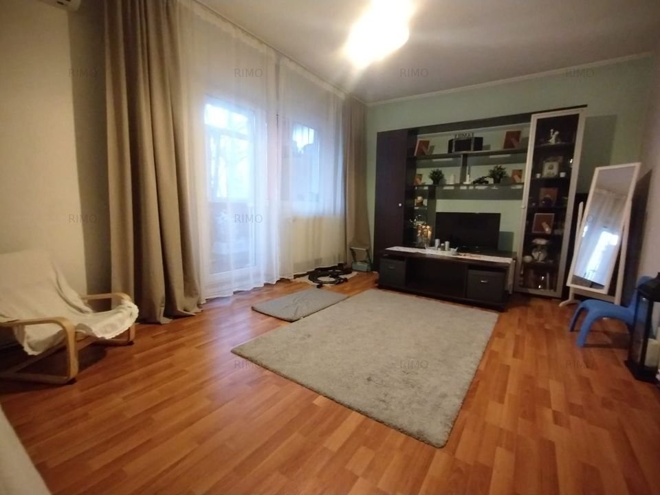 Vand apartament cu 3 camere