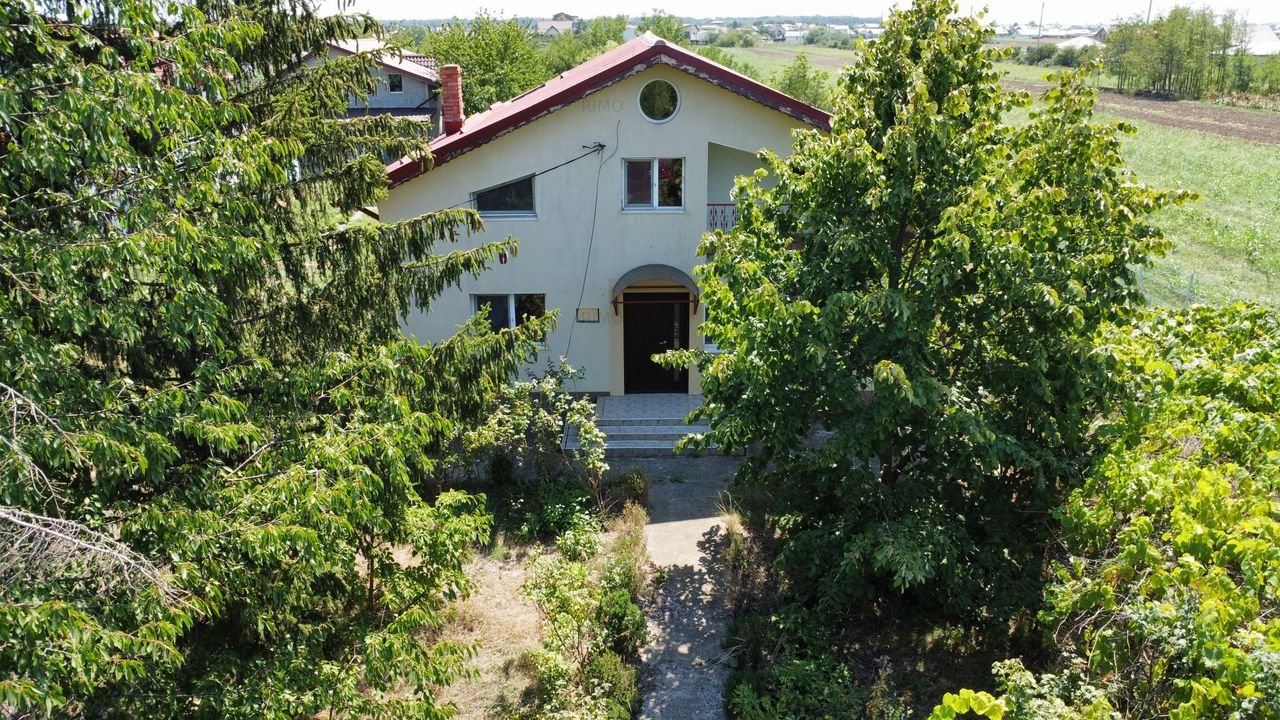 Vila superba cu teren Crevedia - Darza