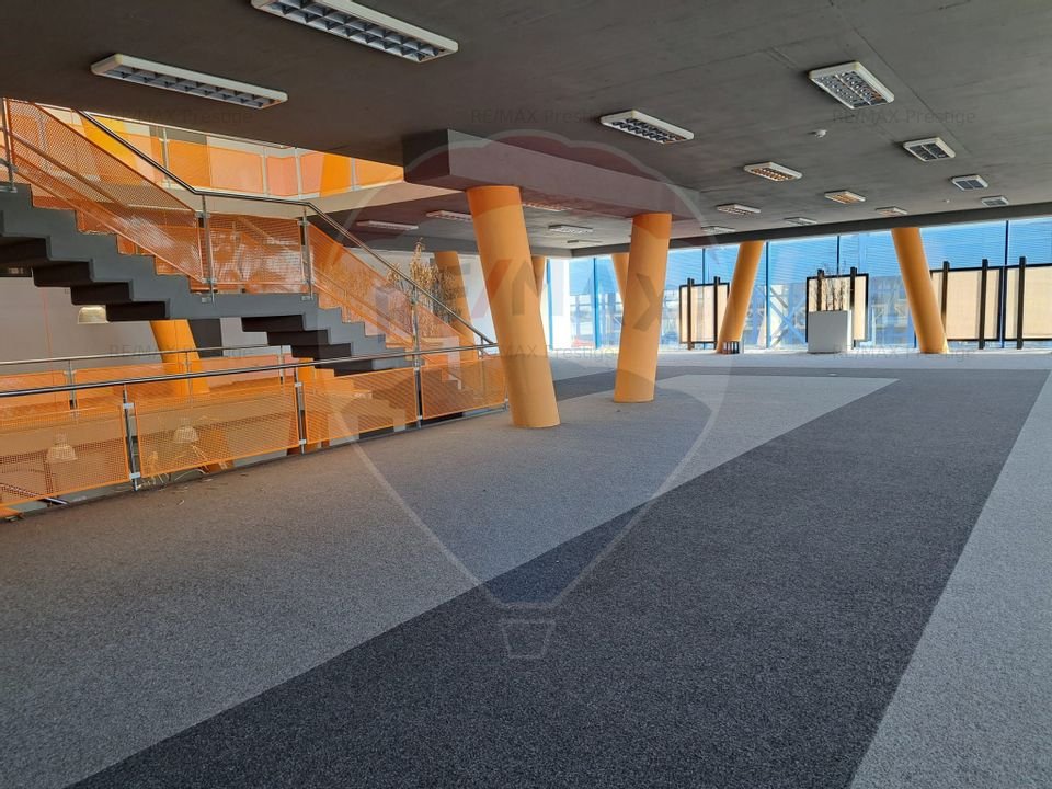 Spatiu tip showroom 1600 mp exterior 900 mp  Sos Centura Otopeni