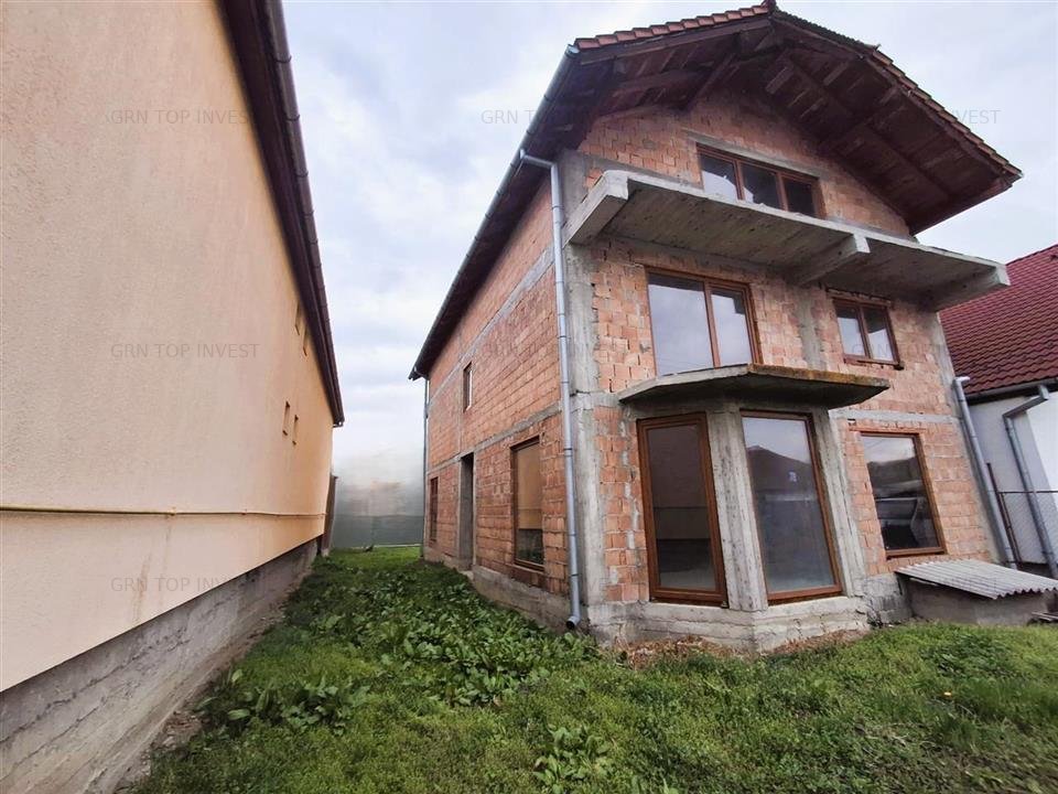 Casa individuala 5 camere 2 bai pivnita 380mp teren in Cisnadie
