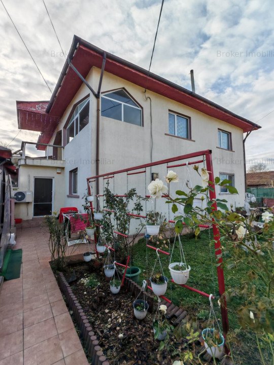 Casa de vanzare in Mangalia - cartier de case