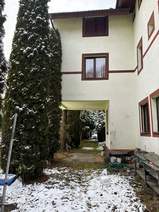 Pensiune/Afacere la Cheie P+E+M, Zona Valea Portii   Bran, priveliste panoramica