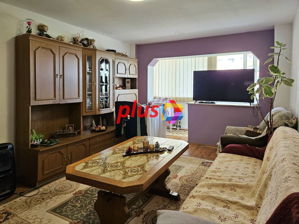 Apartament cu trei camere, zona Racadau 76 mp