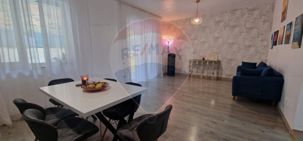 Vand parte de triplex, zona Vivo