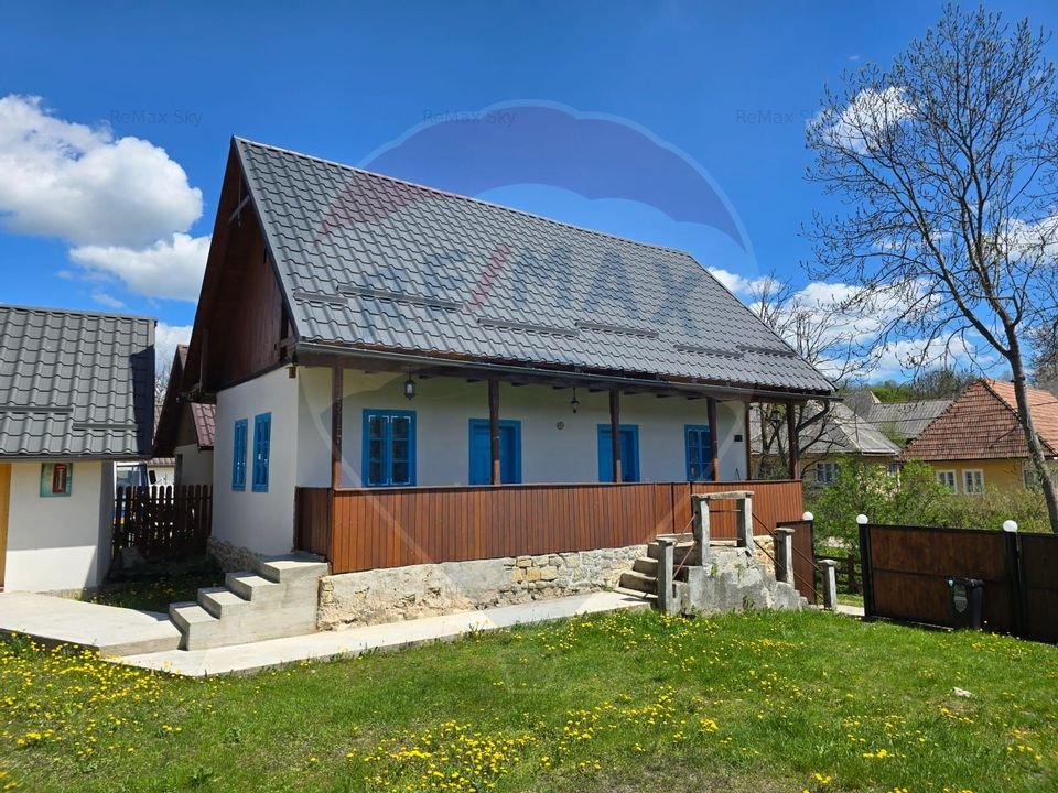 Casa cu specific traditional