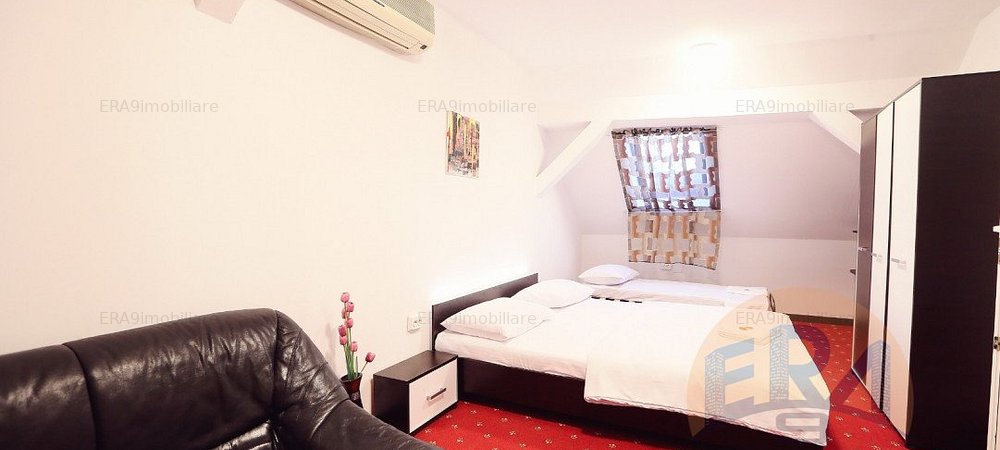 Casa cu 3 apartamente, P-ta Unirii , Str. Primariei - imaginea 0 + 1