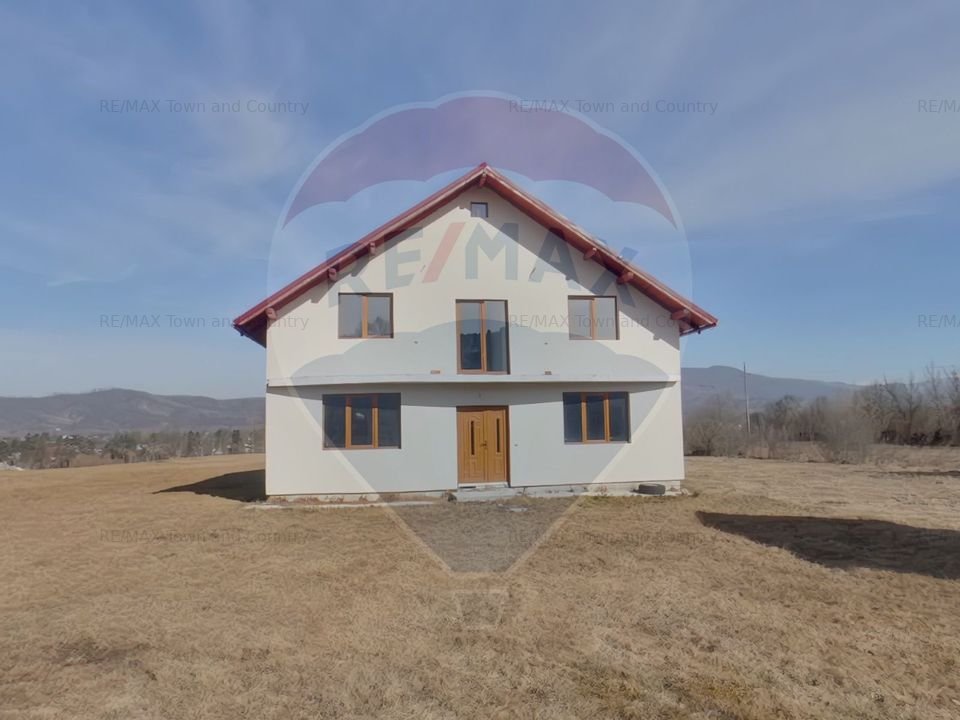 Casa / Vila cu 8 camere de vanzare