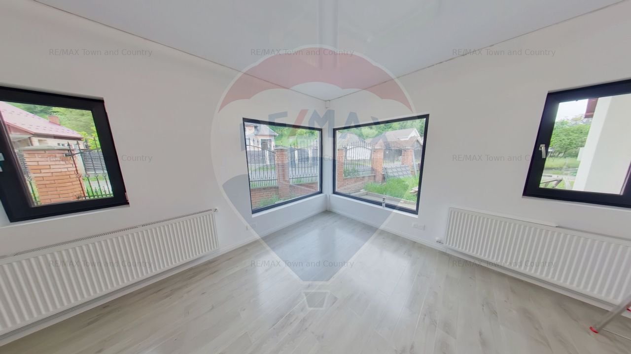 Casa / Vila cu 4 camere de vanzare in zona Sud-Vest