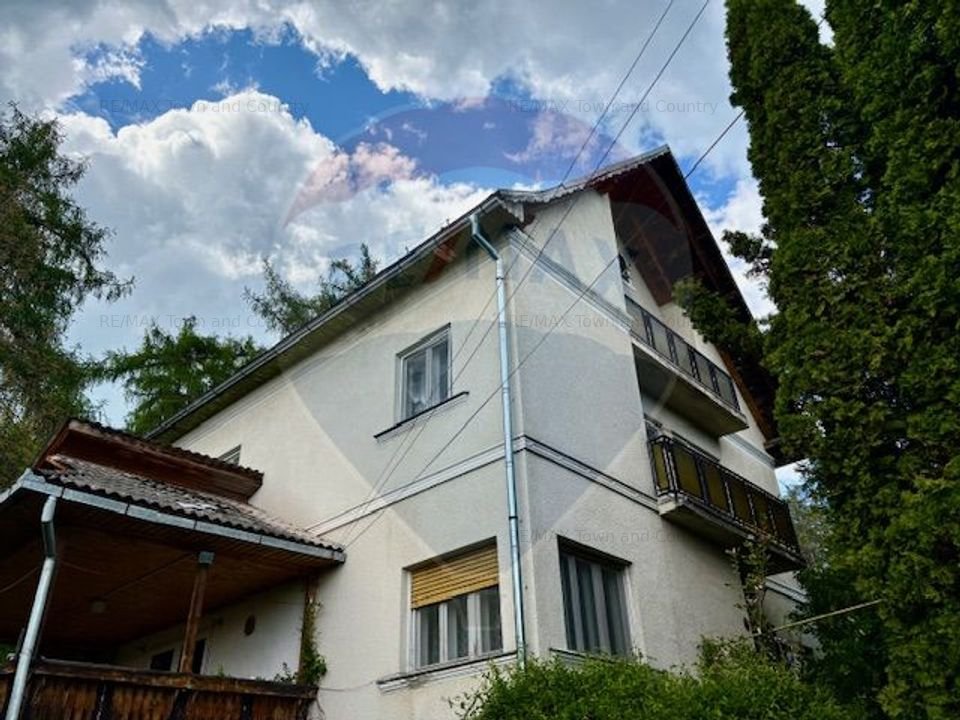 Casa / Vila cu 7 camere de vanzare