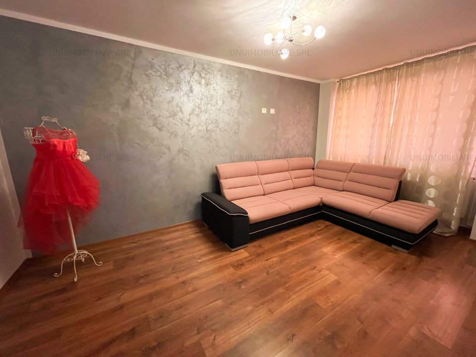 Apartament trei camere - cu vedere către Piața Unirii