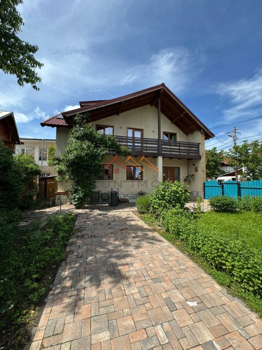 Casa Moderna P+E+M, ultracentral, 5 camere, Campina, Prahova
