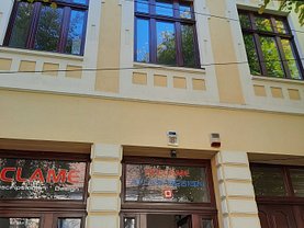 Casa de vânzare 15 camere, în Bistriţa, zona Central