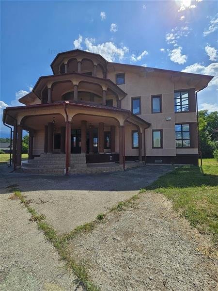 VILA SI TEREN IN EXCLUSIVITATE IN ONESTI