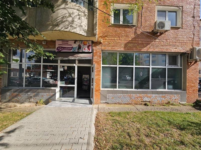 SPATIU COMERCIAL 129 MP UTILI DE VANZARE ZONA DE SUS ONESTI