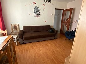 Apartament de vânzare 3 camere, în Bacău, zona Mioriţei
