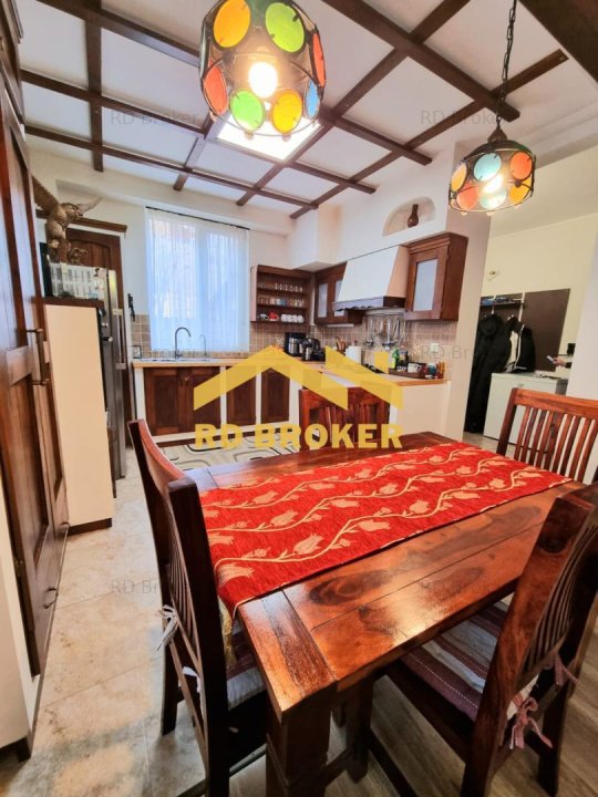 Vanzare apartament 3 camere curte 105mp foisor centrala