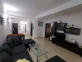 Apartament de vânzare 4 camere, în Râmnicu Vâlcea, zona Est