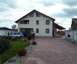 Casa de vânzare 4 camere, în Băbeni, zona Sud
