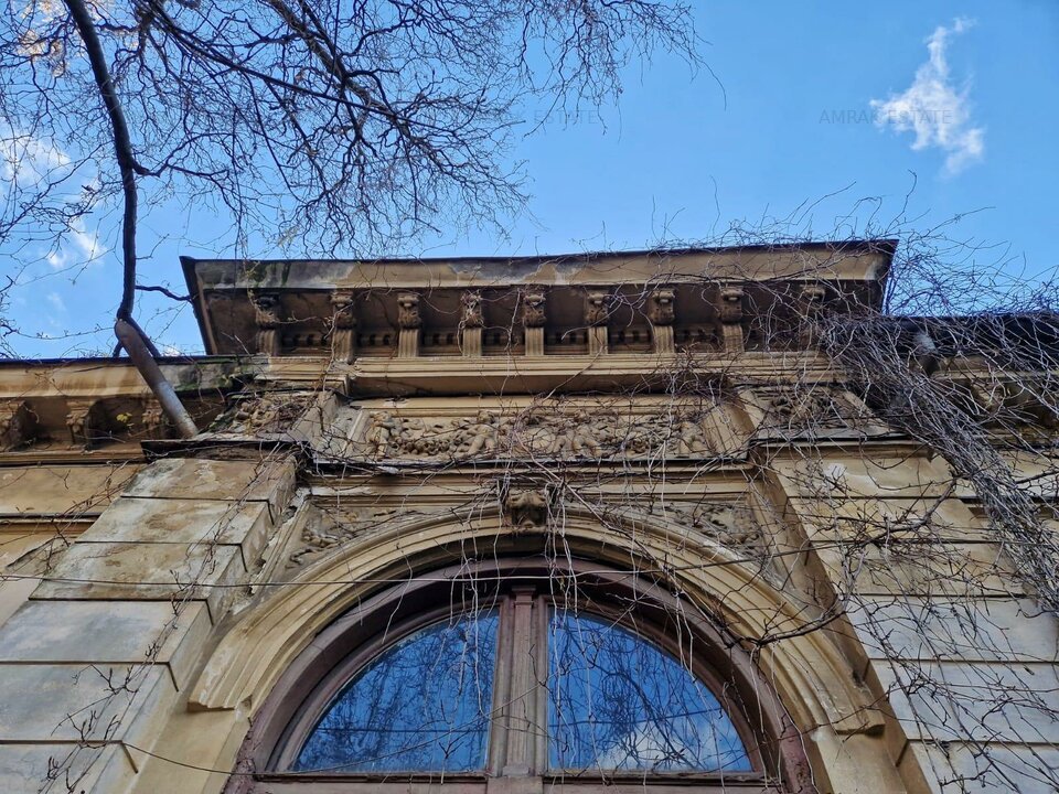 Casa boiereasca cu teren in proprietate - Piata Romana
