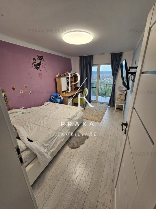 Casa individuala de vanzare, 7 camere, 396 mp , teren 525 , Tautii