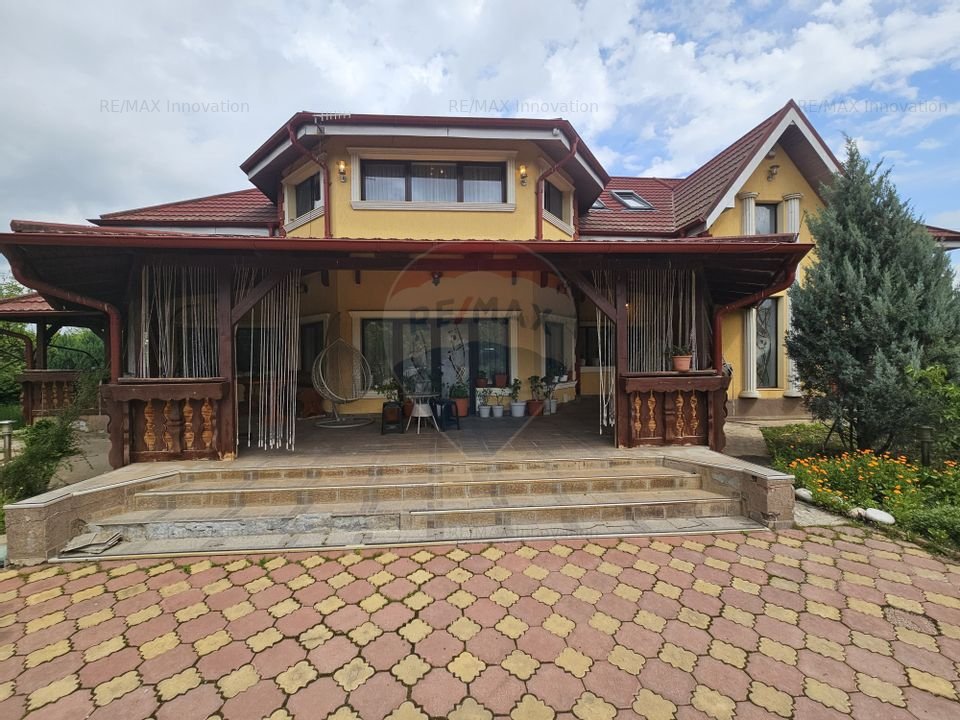 Vila de lux mobilata/utilata cu terasa+foisor, garaj,gradina si livada