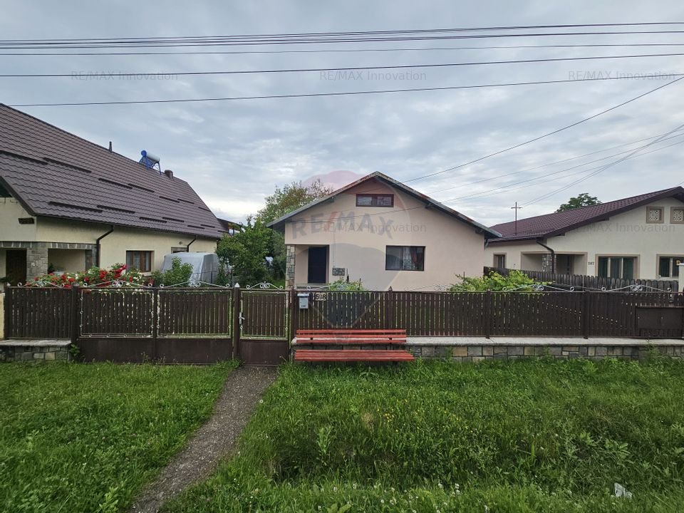 1/2 - Casa de vanzare + teren 472 mp