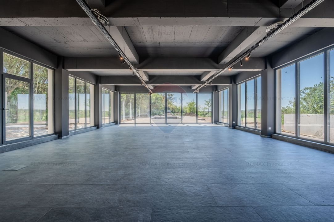 Spatiu polivalent / comercial de 277 mp, curte de 2000 mp de inchiriat