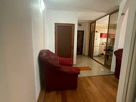 Apartament de vânzare 4 camere, în Gaesti, zona Central