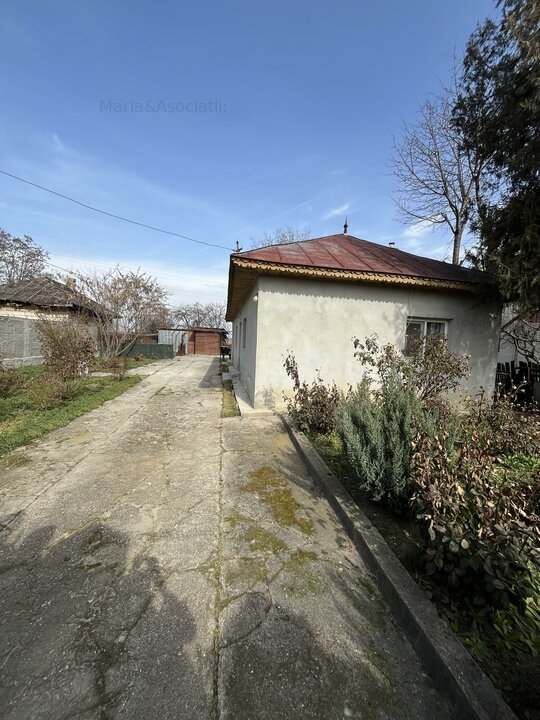 COMISION 0 Casa 3 camere parter + teren 4521 mp renovata Romanesti