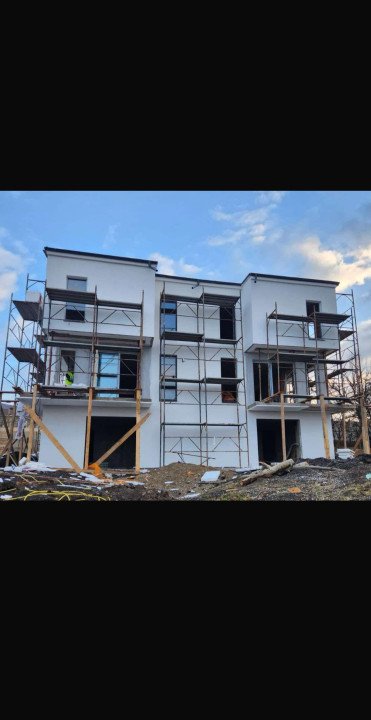 Schimb duplex cu apartament sau teren, zona Sanicoara 160 mp