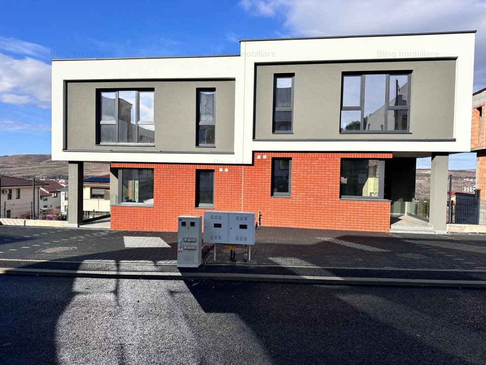 Casa/duplex de vanzare 3 nivele 170mp utili zona Narciselor 270mp teren