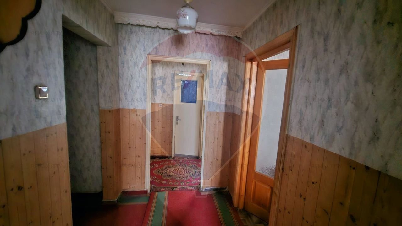 Apartament cu 3 camere de vanzare in Bicaz