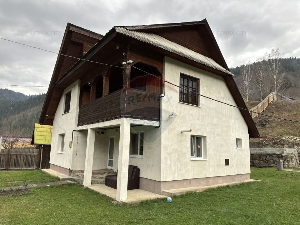 Casa / Vila Tarcau- Cazaci