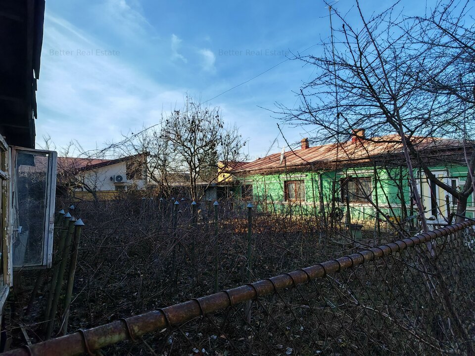 Teren 433 Mp cu Casa Batraneasca - Toate Utilitatile - Zona de Case