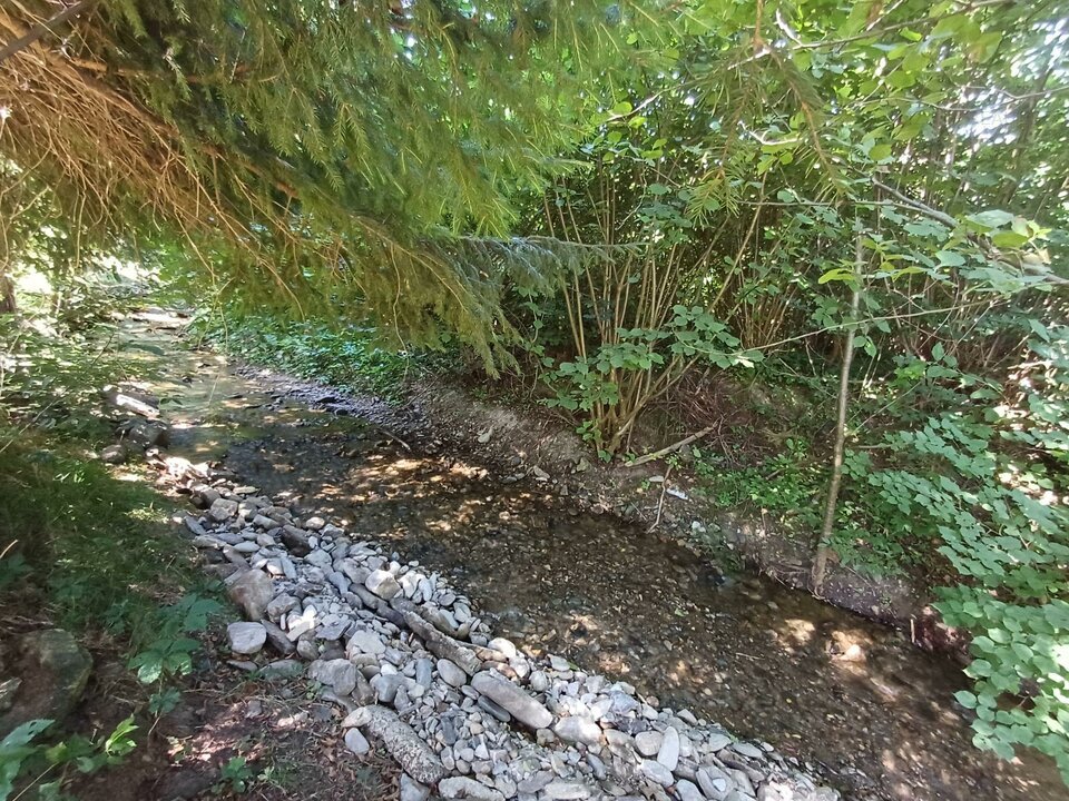 Casa de vanzare cu iesire la rau in Tocile