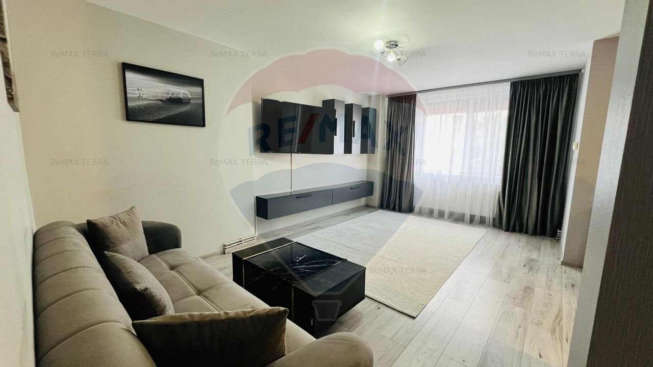 Apartament Spatios cu 3 Dormitoare, Living Generos,Balcon si Parcare