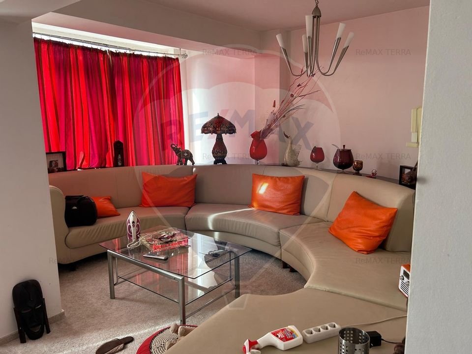 Apartament cu 4 camere de inchiriat in zona Central
