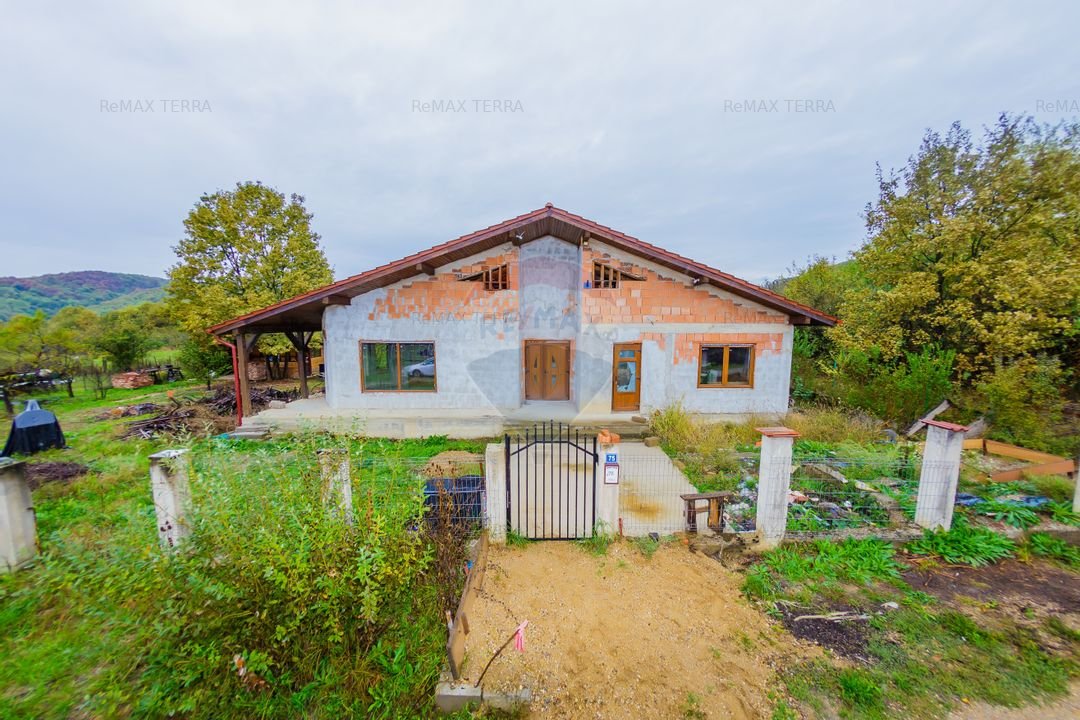 Casa de vanzare pe deal, zona buna, priveliste de vis!