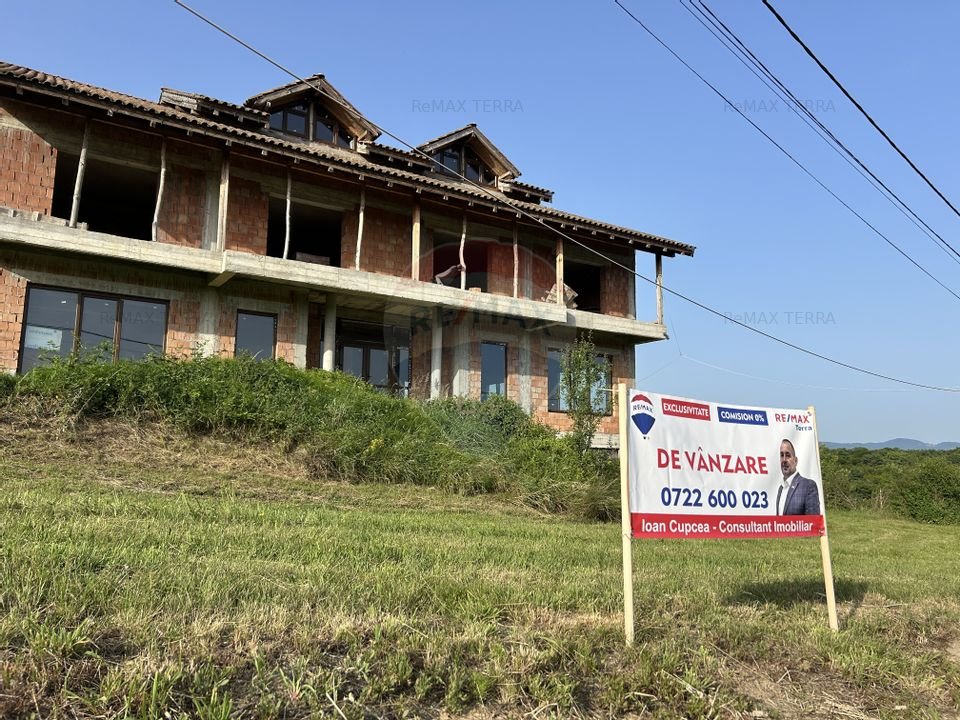 Vila cu 9 camere de vanzare