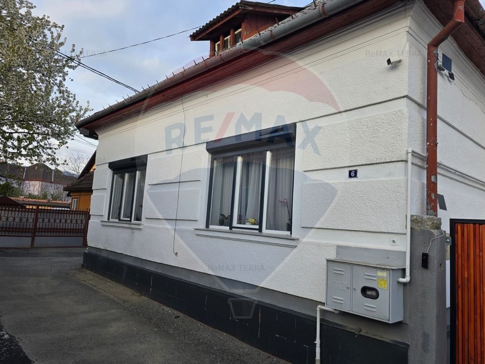 Casa cu trei camere de vanzare in Centrul Vechi
