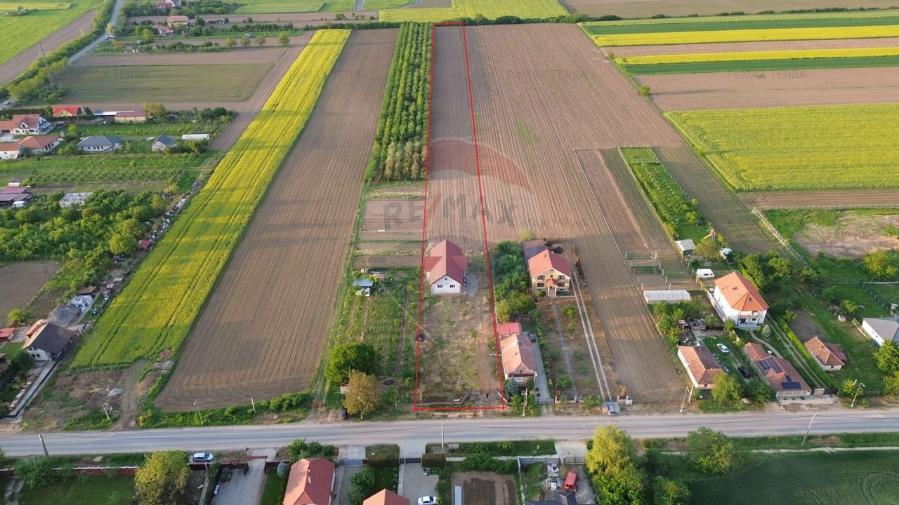 Casa cu 5 camere finisata si 10.400 m2 teren de vanzare in BOTIZ SM