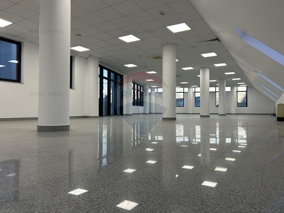 Spatiu comercial de 600mp de inchiriat in zona Central pe 2 niveluri