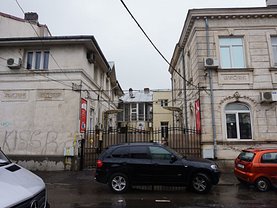 Casa de vânzare 21 camere, în Bucureşti, zona Parcul Carol