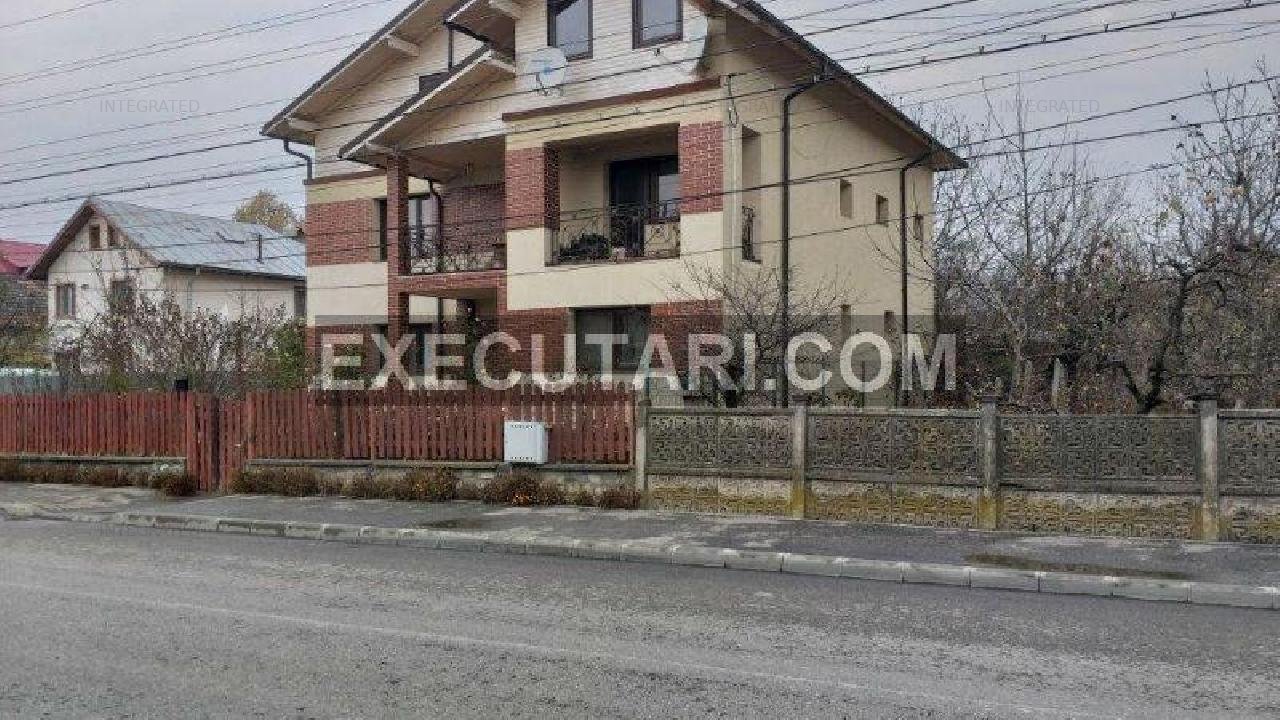 Constructie P+E+M (6 apartamente) - 310 m? + Teren- 649 m?, Pucioasa