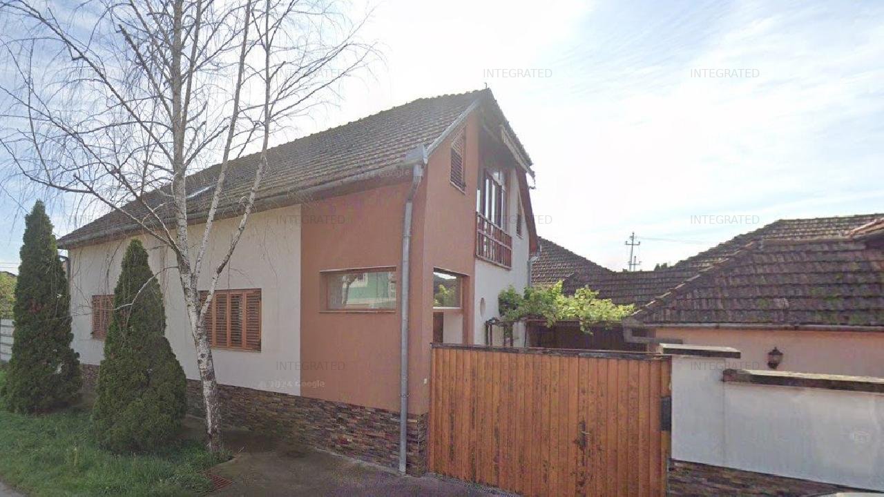BEIUS, AUREL VLAICU CASA P+M, 200 MP SI TEREN 250 MP.