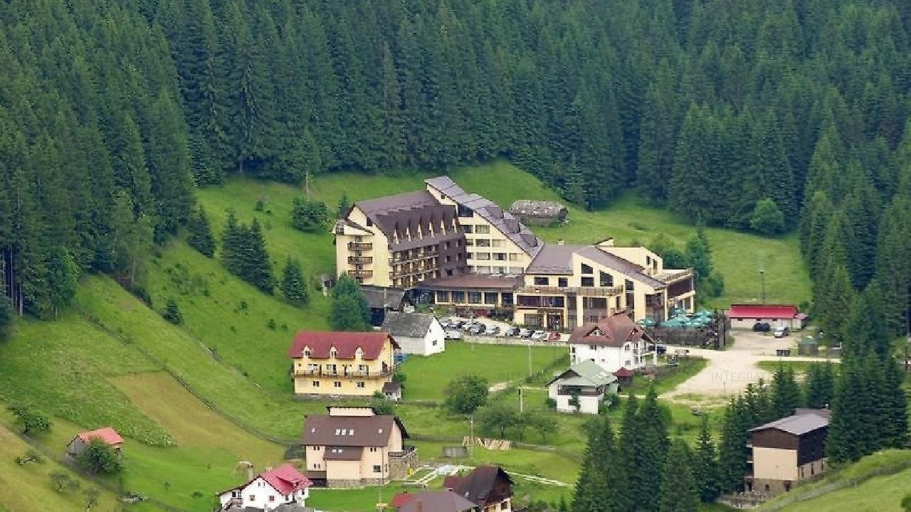MOIECIU -  BRAN - HOTEL DE VANZARE