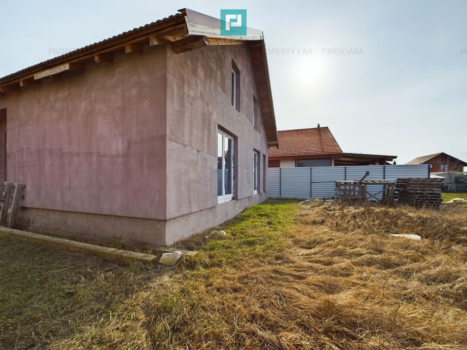 Casa in Izvin - 90 mp utili, curte 500 mp, la rosu