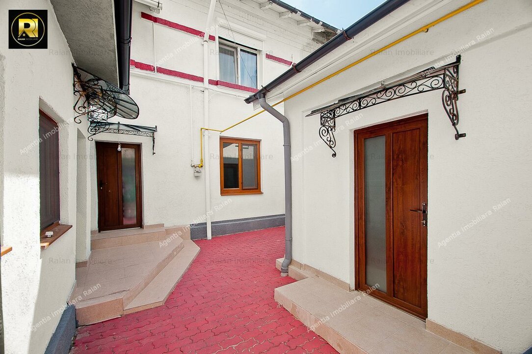 Vanzare proprietate tip condominiu, in Galati, curte si anexa, renovata complet