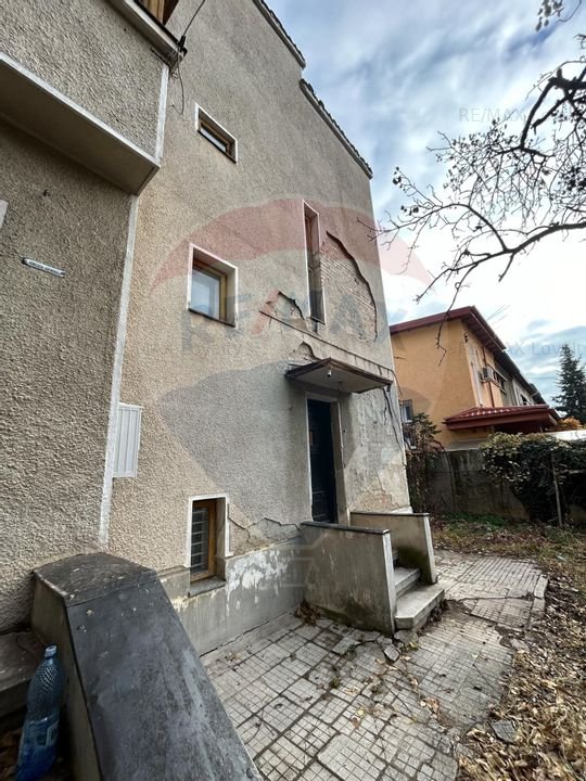 Casa / Vila cu 4 camere de vanzare, teren 177 in zona Vatra Luminoasa