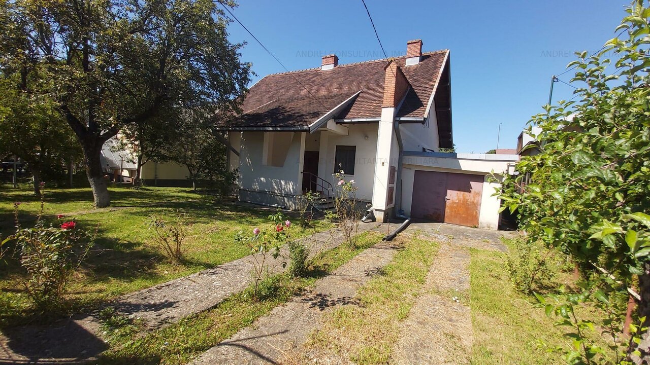 Vanzare casa deosebita si 1000 mp teren drept in centrul Breaza Prahova